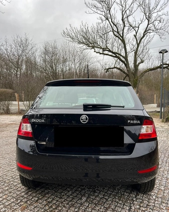 Skoda Fabia cena 27900 przebieg: 243332, rok produkcji 2019 z Poznań małe 56